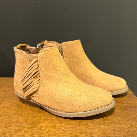 Old navy toddler boots - Picture 1 of 6